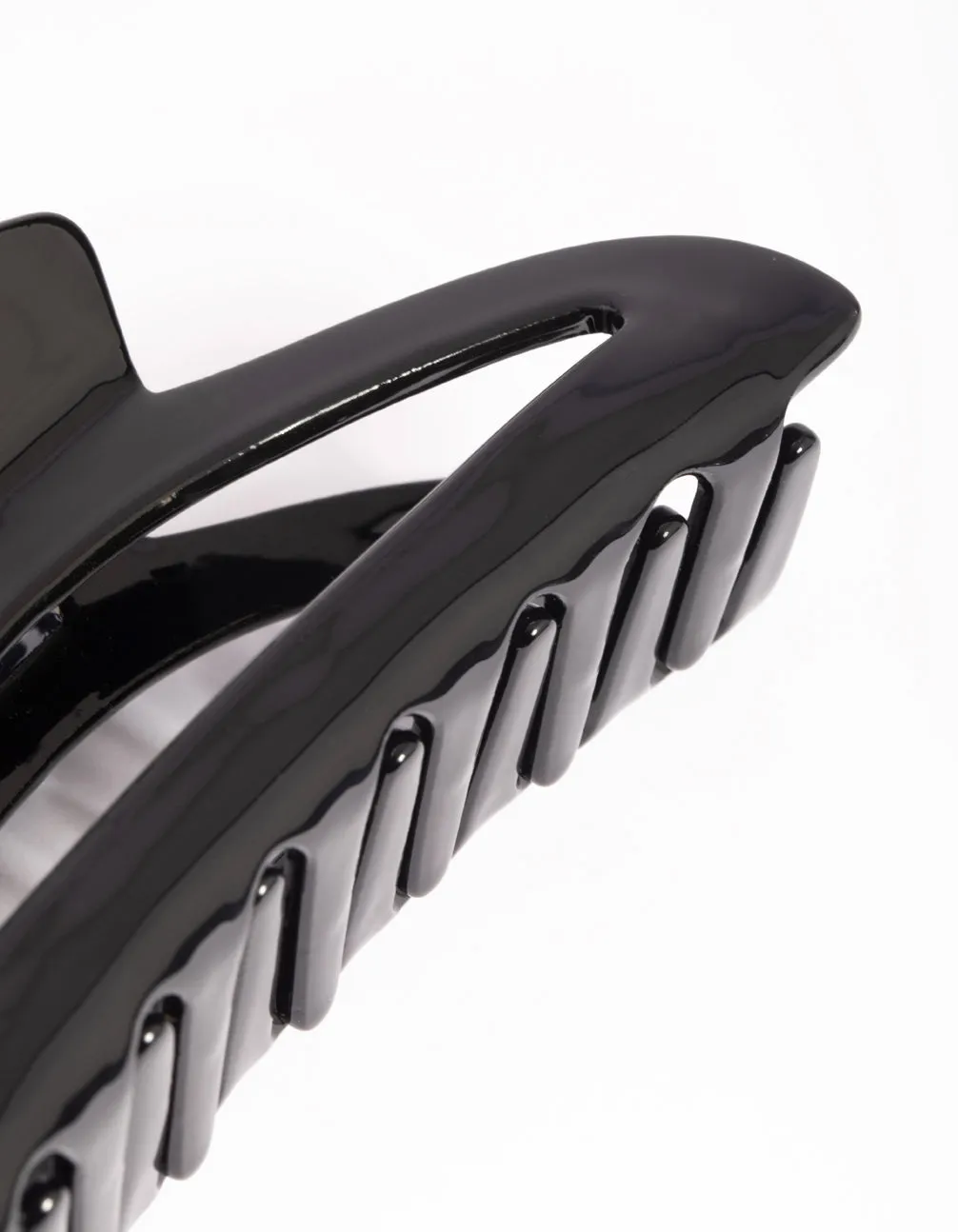 Black Circular Claw