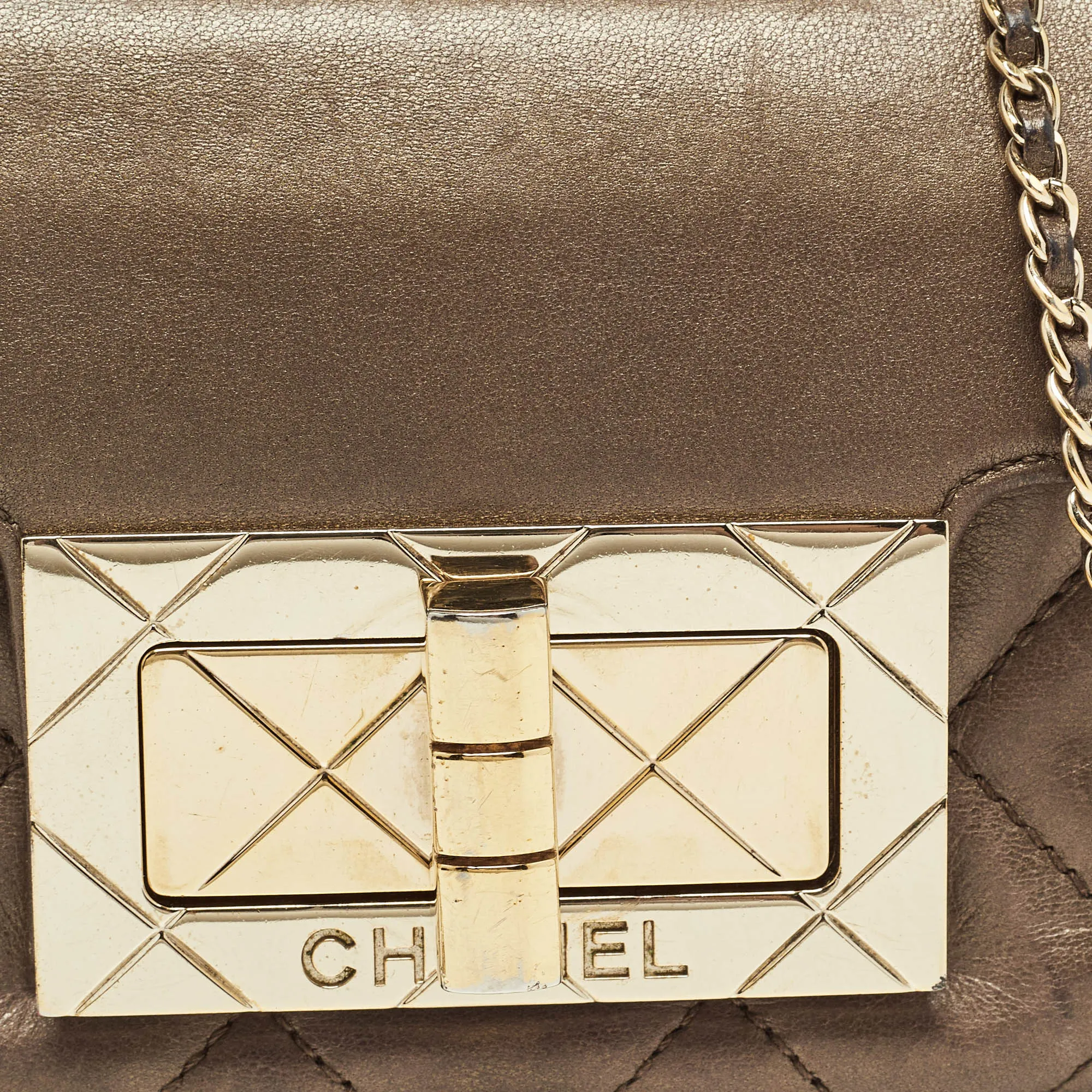 CHANEL Olive Green Quilted Leather Reissue Lock Chain Clutch
