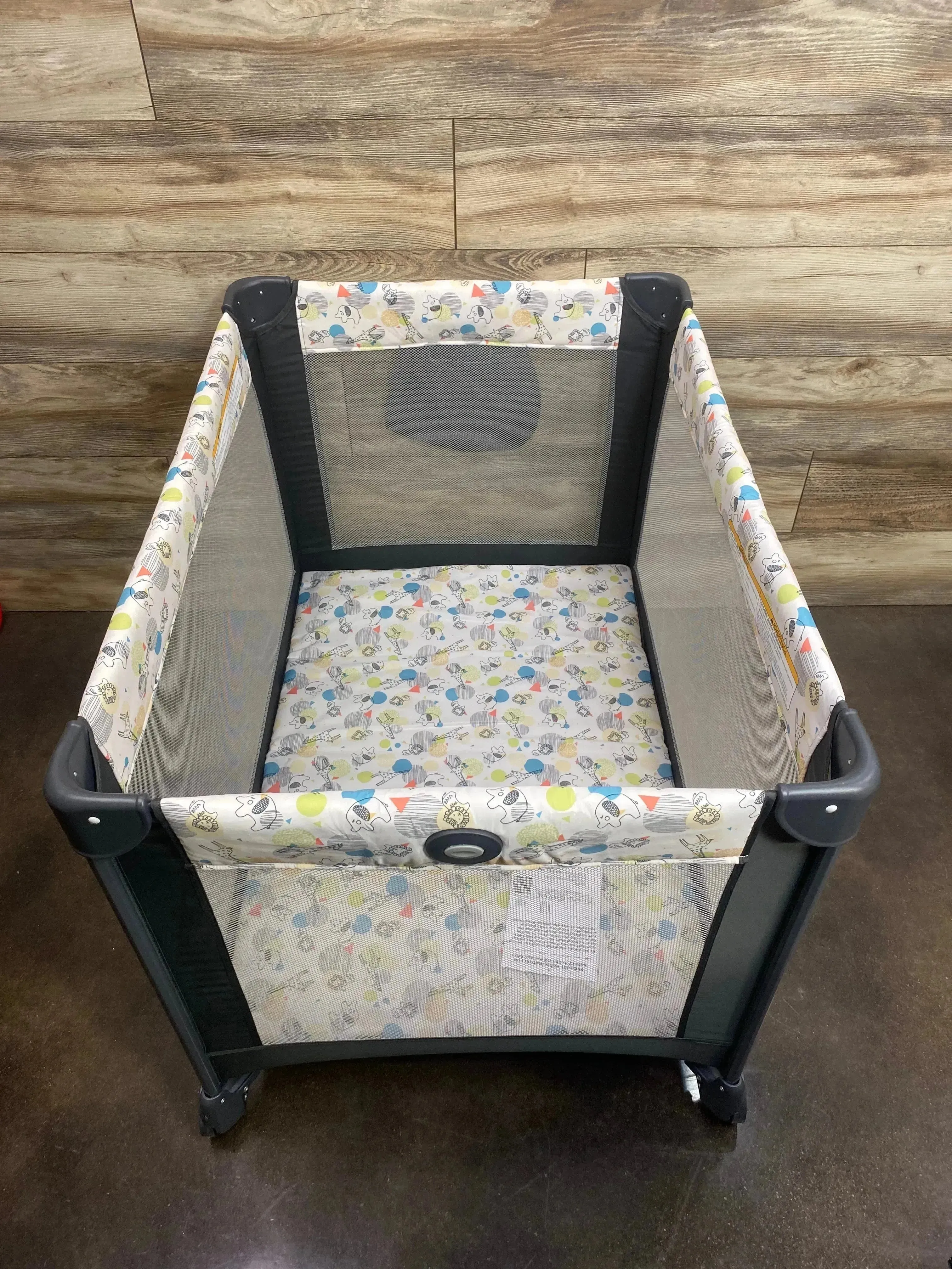 NEW Graco Pack 'n Play Portable Playard in Carnival